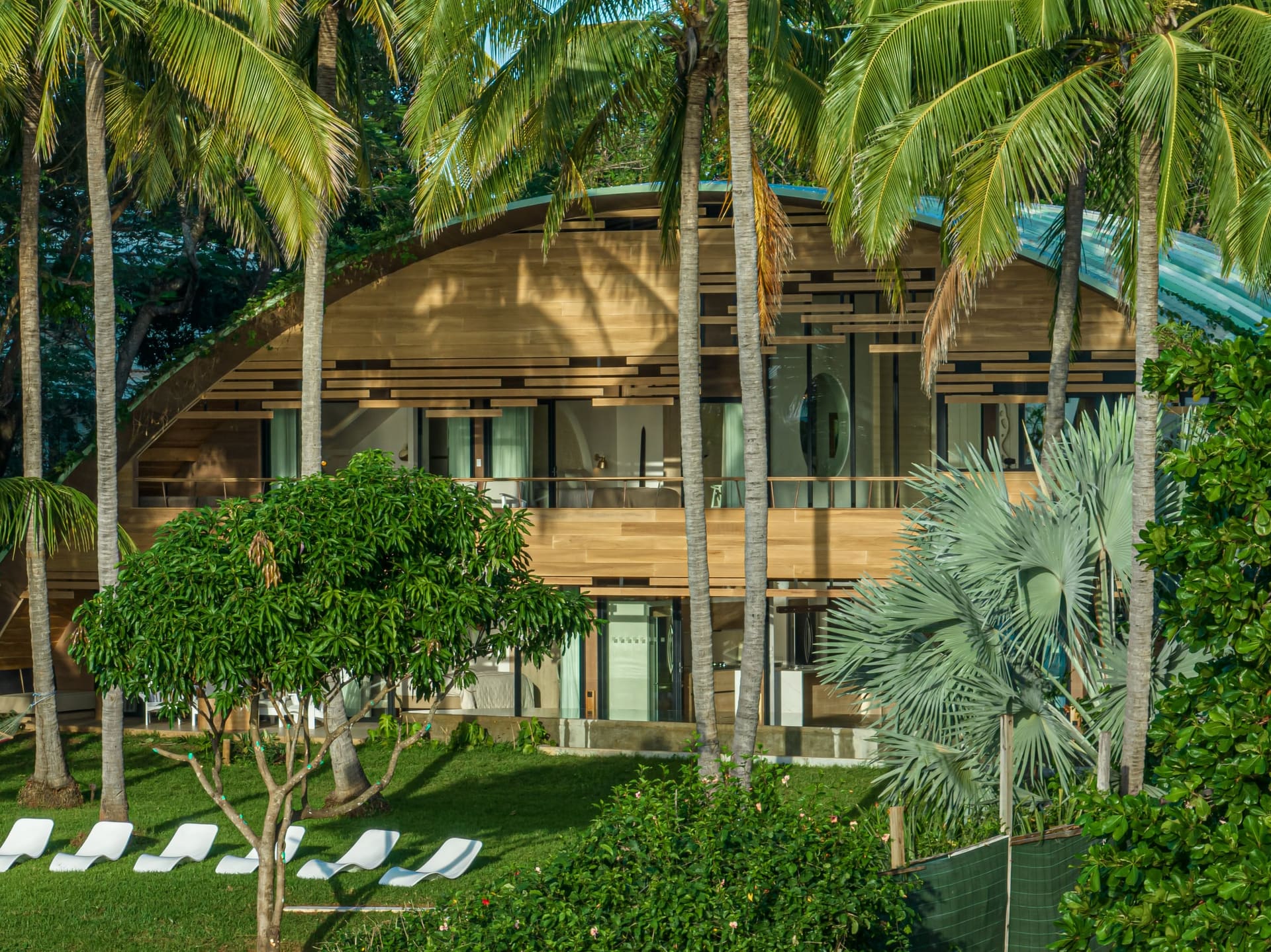 Vista aérea de Villa Hermes — arquitectura escultórica