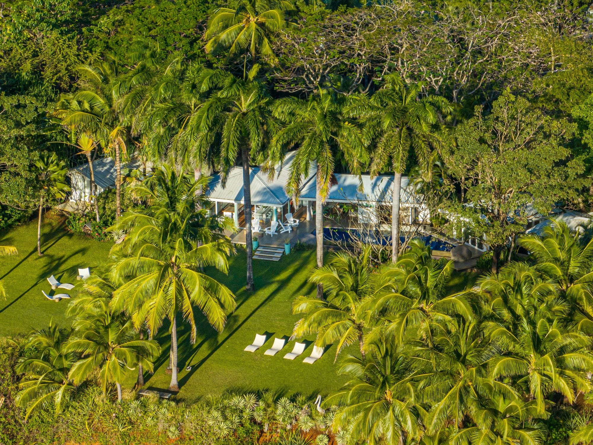 Vista aérea de Villa Hermes — arquitectura escultórica