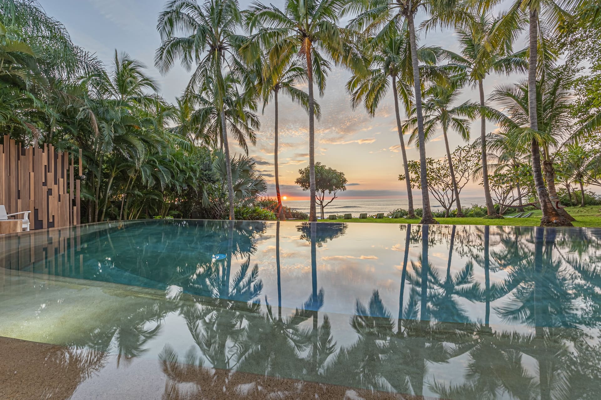 La piscina al atardecer