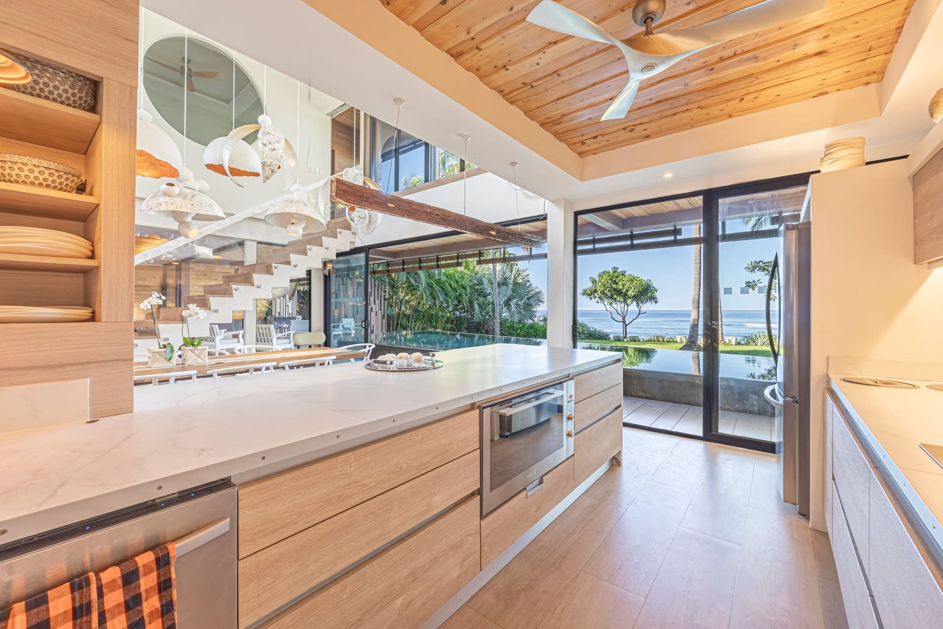 Cocina de Villa Hermes con vista al océano